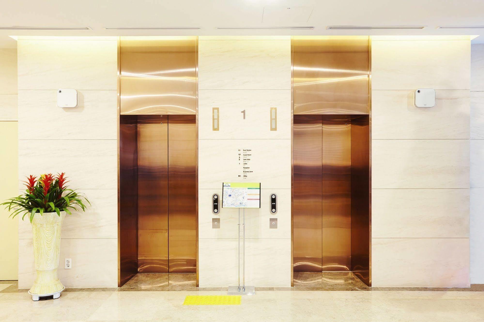 Days Hotel By Wyndham Seoul Myeongdong Esterno foto